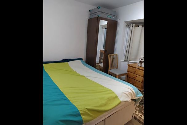 Studio Flat, Selborne Gardens, NW4 - Photo 1