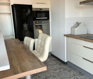 Location Appartement 3 pièces 74m² - Photo 3