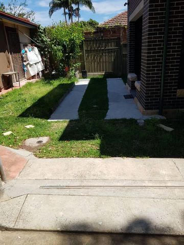 Modern Ashfield Family Home: Renovated Kitchen, Side Access & 15-Minute Stroll to Station - Photo 4