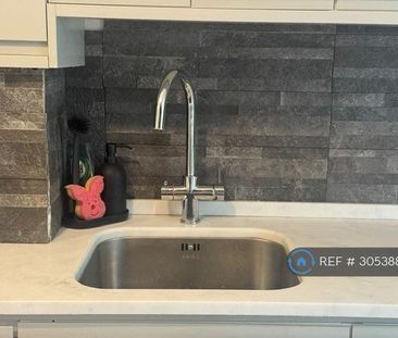 3 bedroom flat to rent - Photo 5