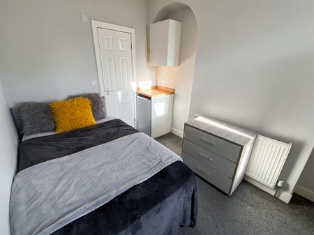 Room 4, 25 Glyn Avenue - Photo 4