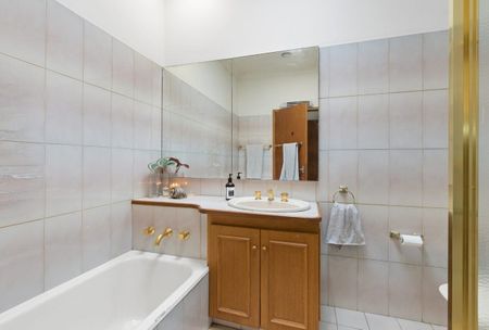 FAMILY HOME IN A PREMIUM BAYSIDE LOCATION - Photo 5