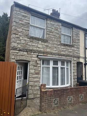 3 Bed Semi-Detached House, Colin Road, LU2 - Photo 5