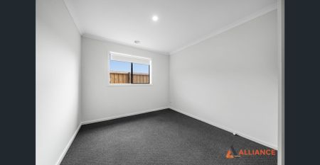 Modern Family Living in a Quiet Sunbury Location - Photo 4