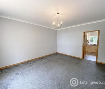 4 Bedroom Semi-Detached Bungalow to Rent - Photo 3