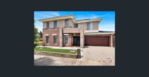 GENEROUS FAMILY HOME CLOSE TO EVERYTHING! - Photo 1