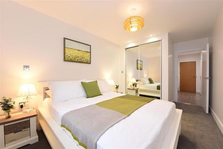 2 bedroom flat to rent - Photo 2