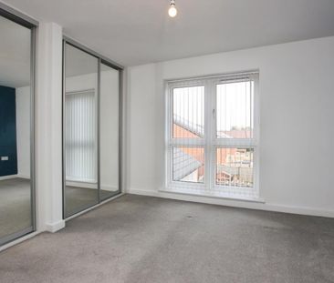 4 bedroom semi-detached house to rent - Photo 2