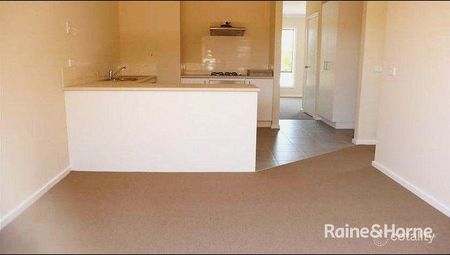 Comfortable 3-Bedroom Home in a Quiet Darley Court - Photo 3