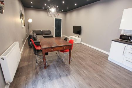 4 bedroom semi-detached house to rent - Photo 3