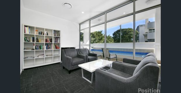 Generous Apartment – Stunning Views - Outstanding Value! - Photo 1