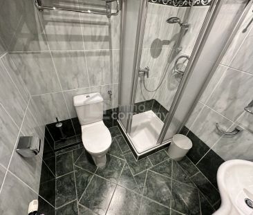 Gemütliche 2-Zimmer-Wohnung in Lassee: Stadtblick, Einbauküche & Pa... - Photo 4