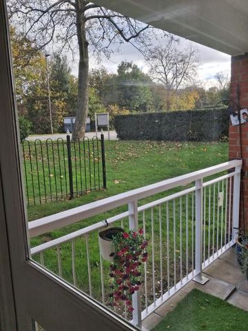 Single room (4ft bed) own bathroom private parking space - Photo 3