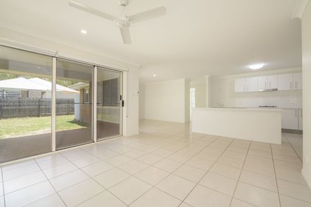 MODERN FAMILY HOME IN QUITE CUL DE SAC - Photo 3