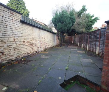 2 bedroom end of terrace house to rent - Photo 5