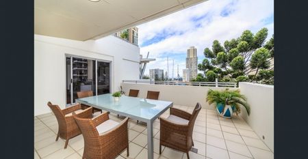 Rare SUB penthouse 3 bedrooms 3 bathrooms 2 carparks 360 degree view pet friendly aparment - Photo 5