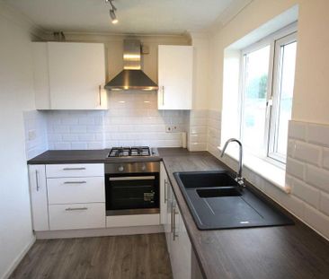 2 bedroom end of terrace house to rent - Photo 3