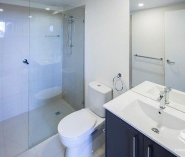 Best of Urban Living in the Heart of Woolloongabba - Available on 1... - Photo 4