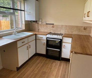 2 bedroom semi-detached house to rent - Photo 4