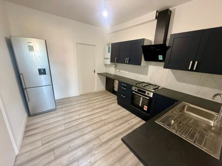 2 Bed Flat, Vicarage Lane, E15 - Photo 3