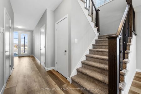 Townhouse For Lease | X8121562 - Photo 4