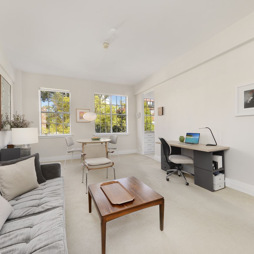 Spacious & Light-Filled 1-Bedroom Apartment - Offered Furnished - Photo 1