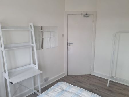 Room in a Shared House, Kennyland Court, NW4 - Photo 3