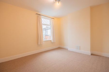 2 bedroom end of terrace house to rent - Photo 4