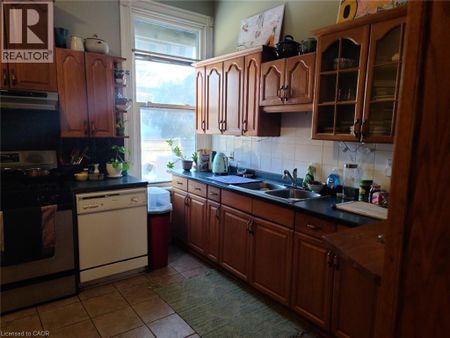 73 SHERMAN Avenue S Unit# MAIN, Hamilton, Ontario, L8M2P8 - Photo 3
