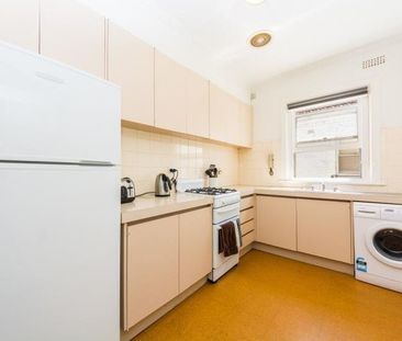 Elegant Period Apartment in the Heart of East Melbourne - Photo 5