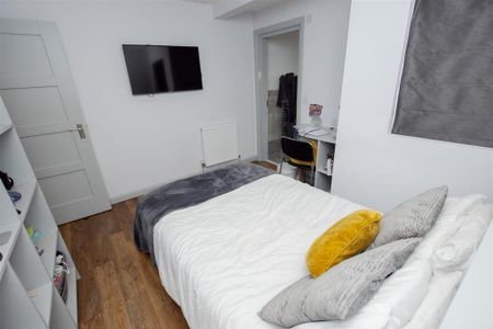 6 bedroom house to rent - Photo 3