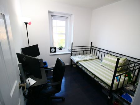 For Lease - 52 Vanhorne Close, Brampton, Ontario - Photo 2