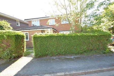 Bedroom Detached House In Cranleigh, GU6 - Photo 5