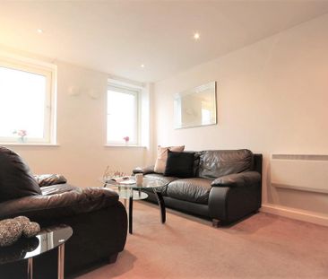 2 bedroom flat to rent - Photo 2