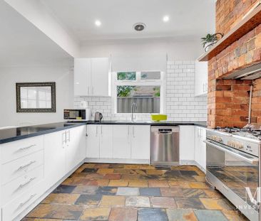 Spacious Family Home in a Prime Location - Photo 1