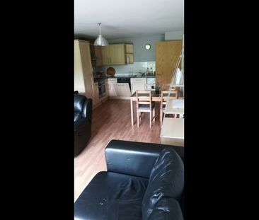 2 Bed Flat, North Point, LS2 - Photo 3