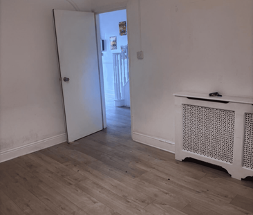 5 bedroom semi-detached house to rent - Photo 3