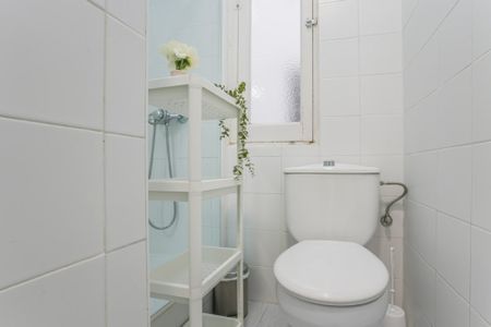 Cozy Room in the Heart of Madrid - Photo 4