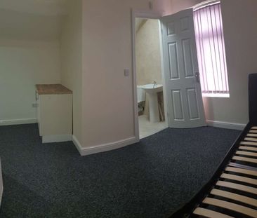Brand New En-Suite Rooms Near Russell's Hall Hospital Room 2 - Photo 4