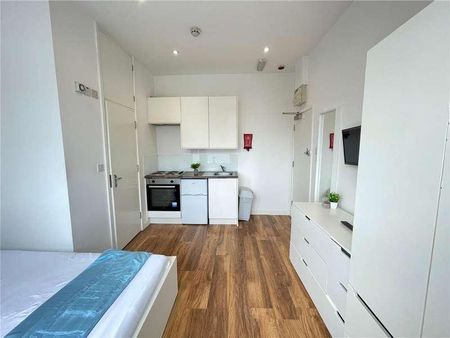 Bloemfontein Road, London, W12 - Photo 2