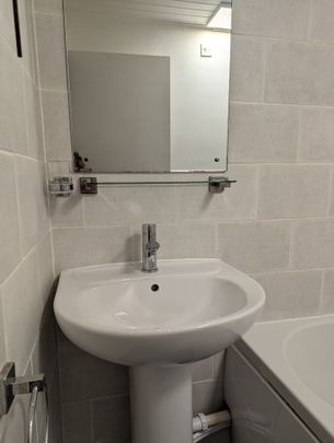 1 Bed Flat, Newton Park Court, LS7 - Photo 1