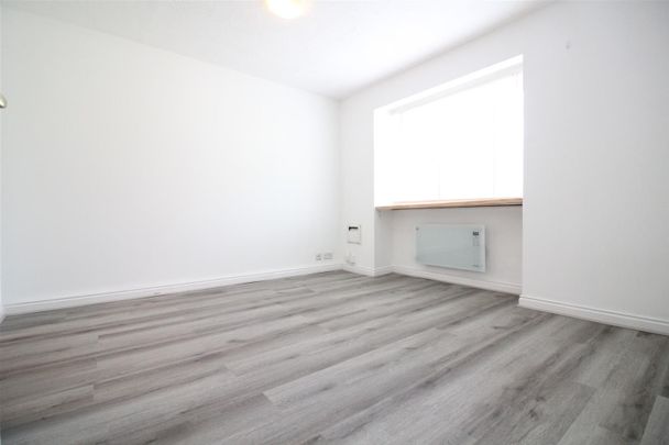 Heathcote Road, Twickenham - Photo 1