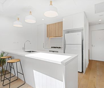 Bright, spacious and beautifully designed - Photo 3