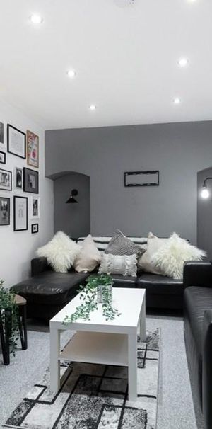 4 bedroom terraced house to rent - Photo 1