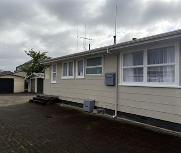 Handy, Homely Haven Near the Hospital - Photo 1