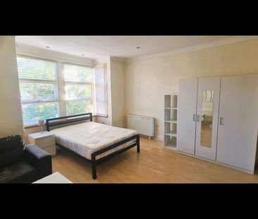 Studio Flat, New Southgate, N11 - Photo 2