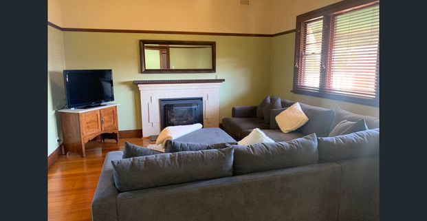 Red Brick charming home - Photo 1