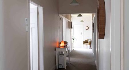 Great Location, Four Bedrooms, 2 bathrooms - M... - Photo 5