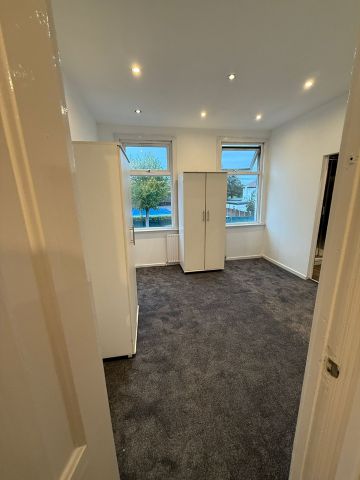 4 Bed Semi-Detached House, Golfe Road, IG1 - Photo 3