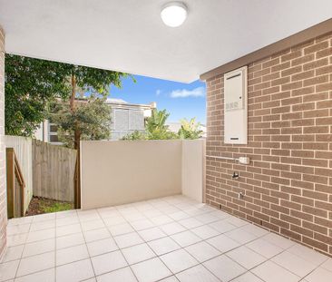 Freshly painted garden apartment - Photo 4